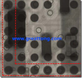 BGA錫球尺寸小于0.4mm，采用降低BGA內(nèi)圍襲球的錫膏量所得到X-Ray，稍微留意一下可以發(fā)現(xiàn)最外圈的錫量(圓的直徑)比其他內(nèi)圍的錫球上的錫量來得多一點(diǎn)點(diǎn)。也就是外圈的黑色圓形直徑比內(nèi)圈的圓形來得大一點(diǎn)點(diǎn)。