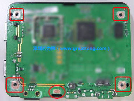 手動去綠漆。使用傳統(tǒng)的刀片去除綠漆后的效果。