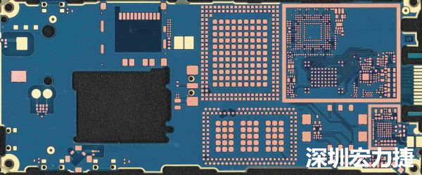 手機可用的PCB空間相當小，而1片式的設計是節(jié)省成本的作法，如何做到區(qū)隔不同子系統(tǒng)、降低雜訊干擾，是設計關(guān)鍵。