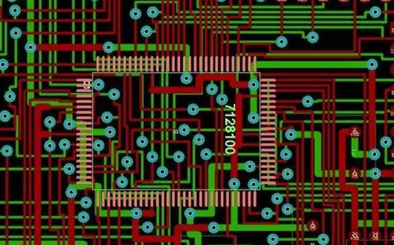 圖1：兩種PCB模型的部分電路。頂圖：傳統(tǒng)設計版本。