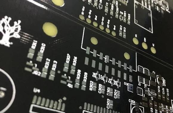 PCB板上絲印字母的含義